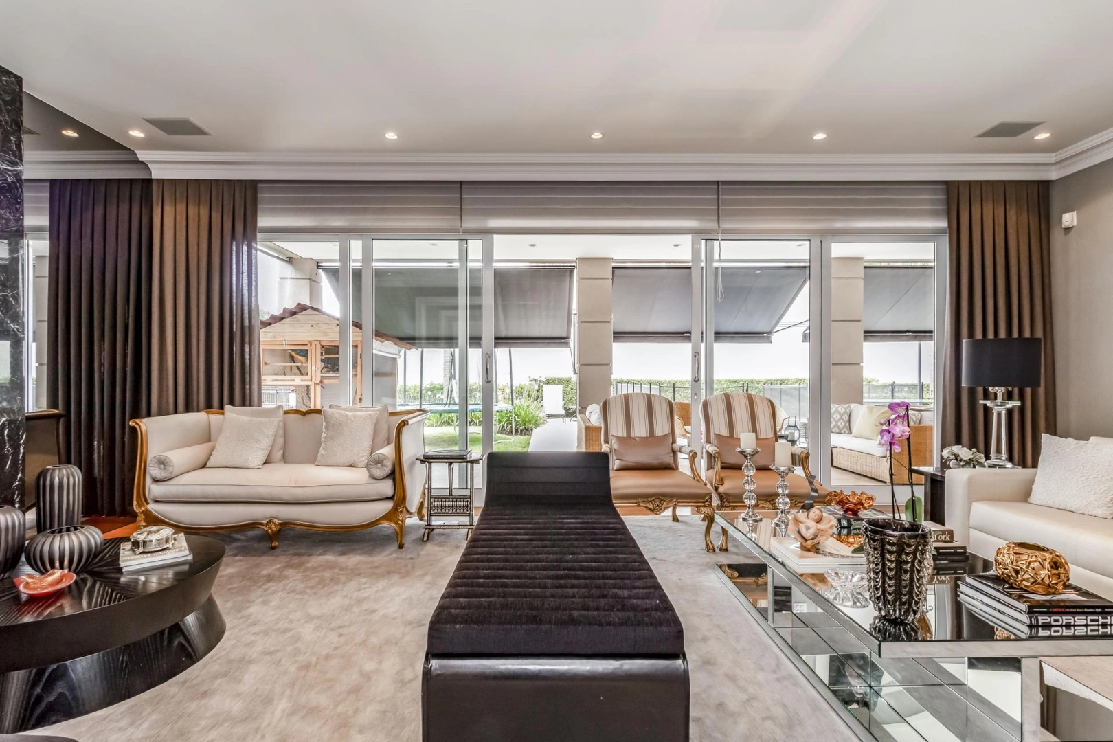 Casa reformada com espaço gourmet e piscina - Imagem 10