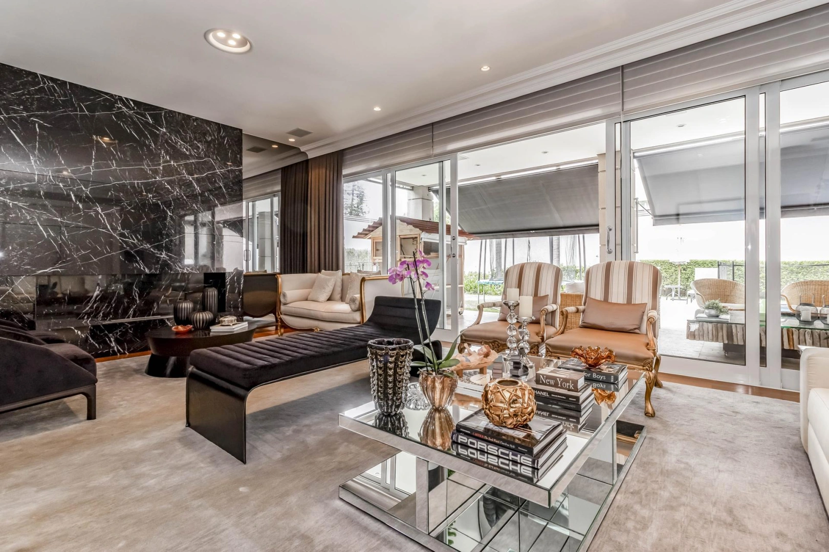 Casa reformada com espaço gourmet e piscina - Imagem 11