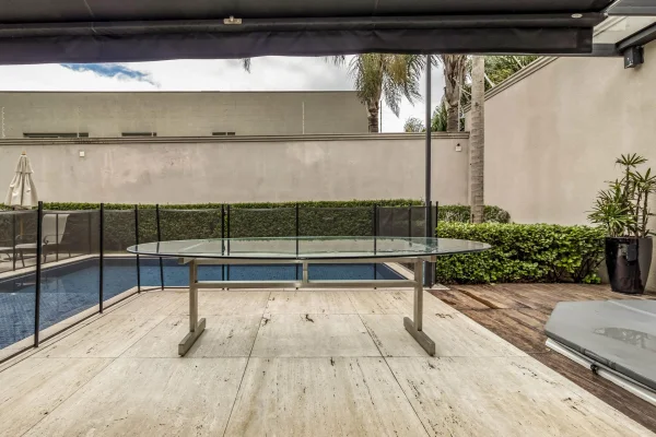 Casa reformada com espaço gourmet e piscina
