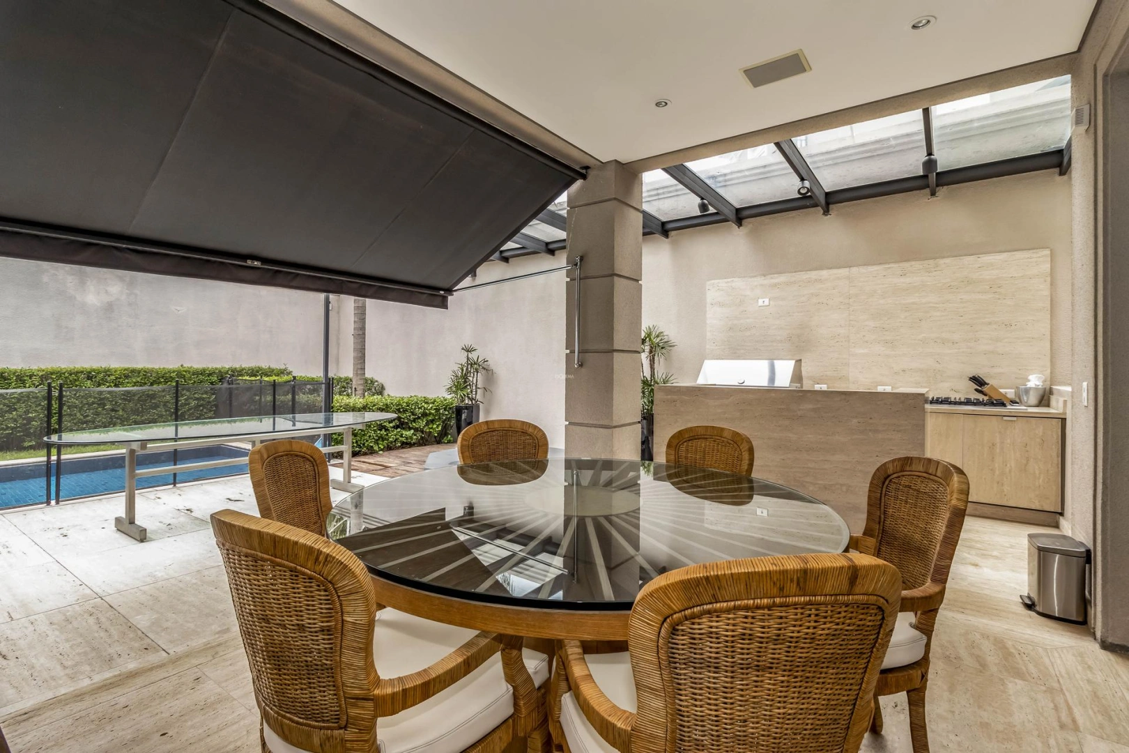 Casa reformada com espaço gourmet e piscina - Imagem 4