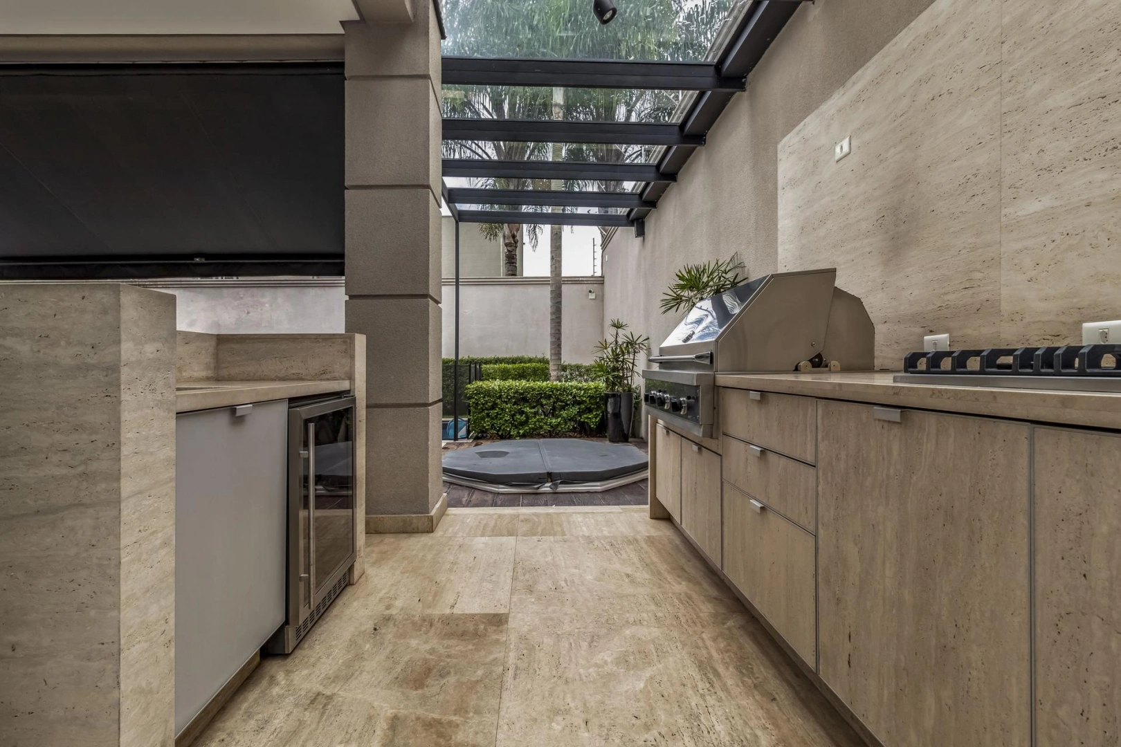 Casa reformada com espaço gourmet e piscina - Imagem 5