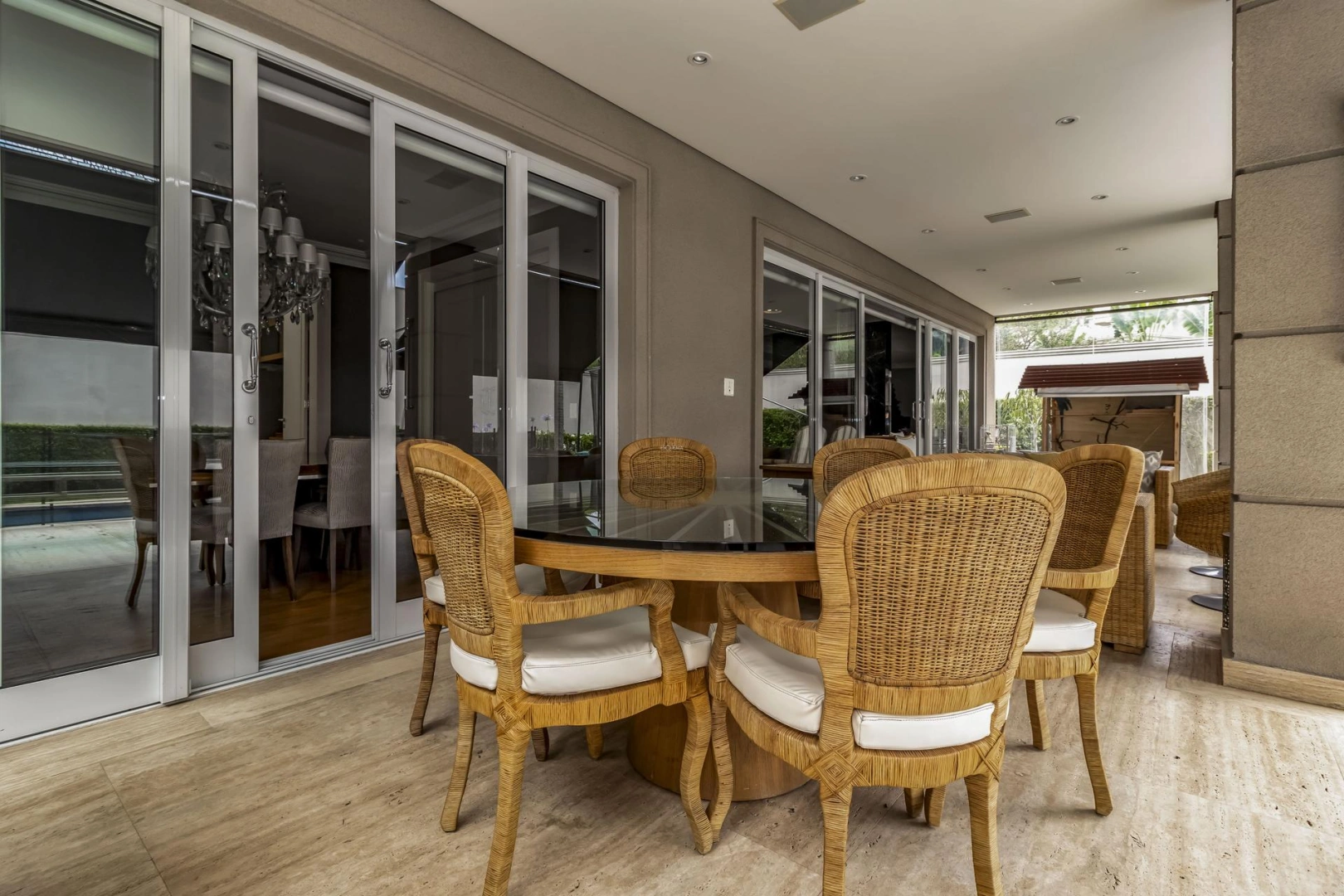 Casa reformada com espaço gourmet e piscina - Imagem 6
