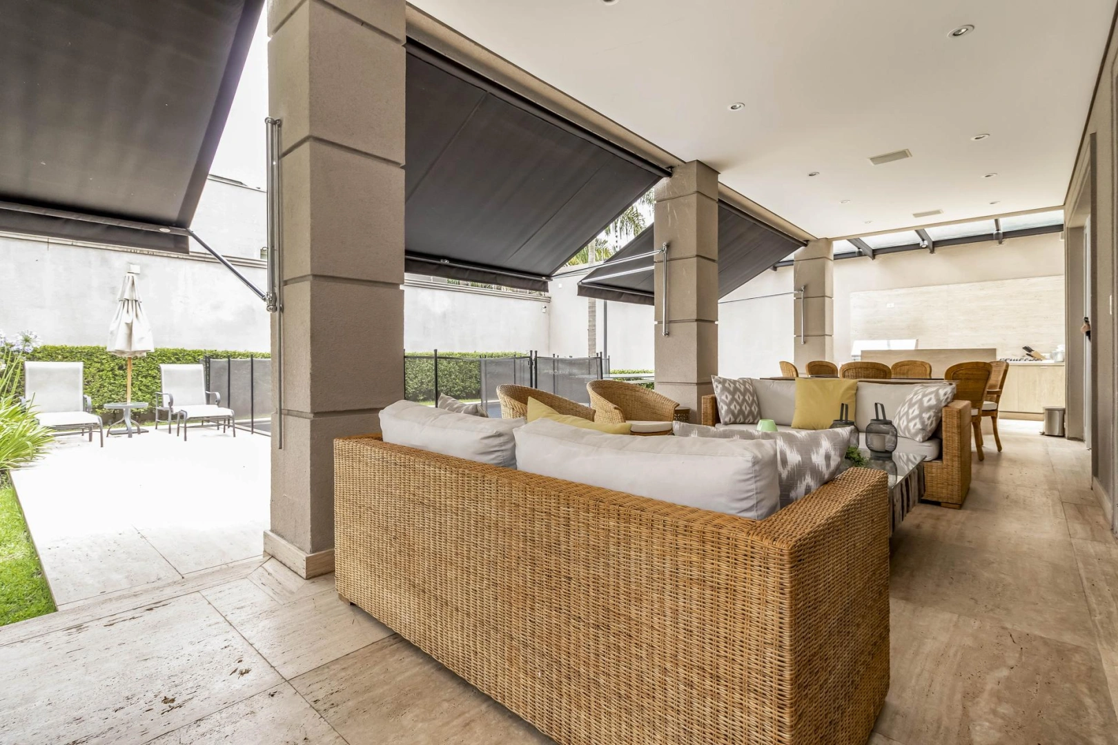 Casa reformada com espaço gourmet e piscina - Imagem 7