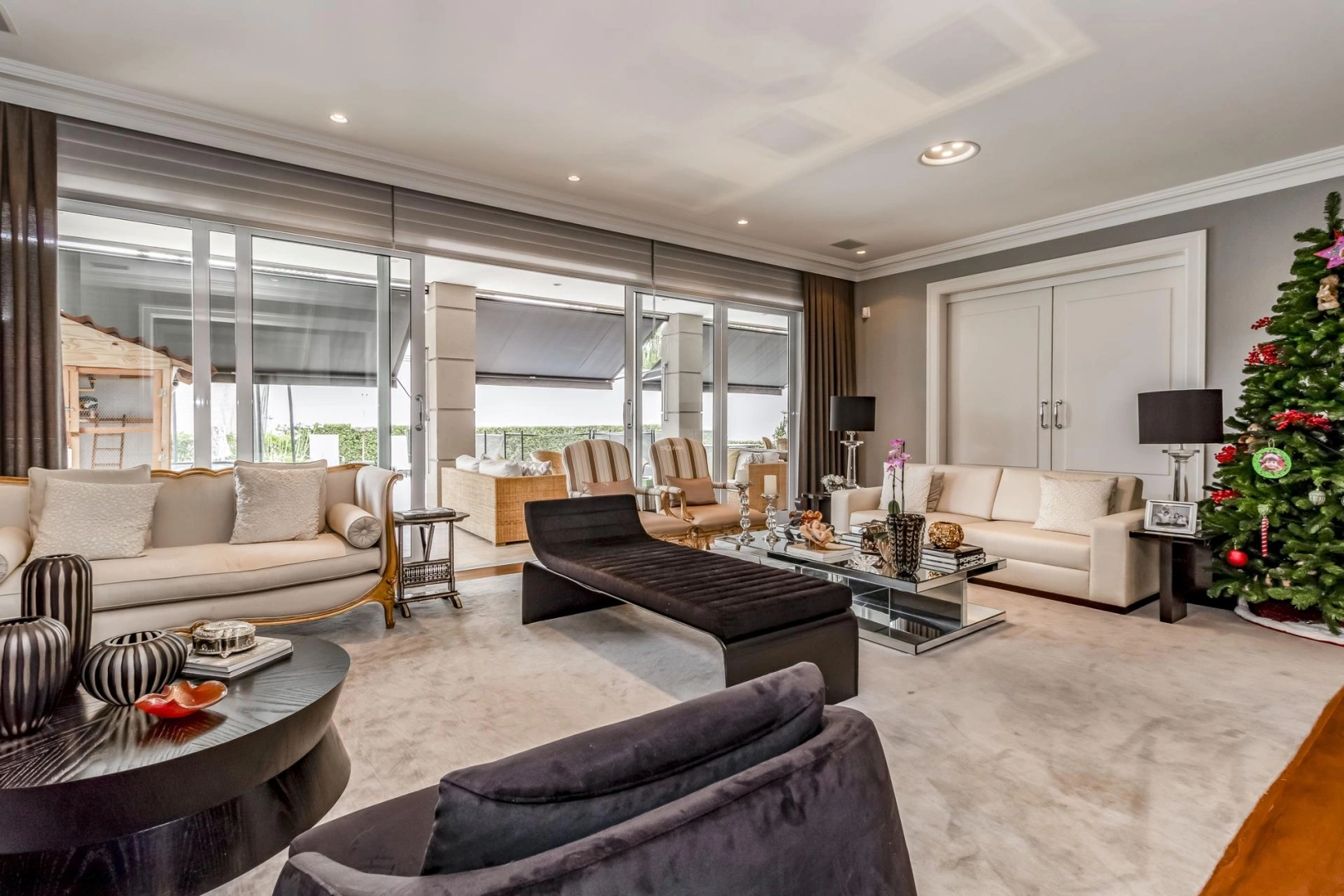 Casa reformada com espaço gourmet e piscina - Imagem 9
