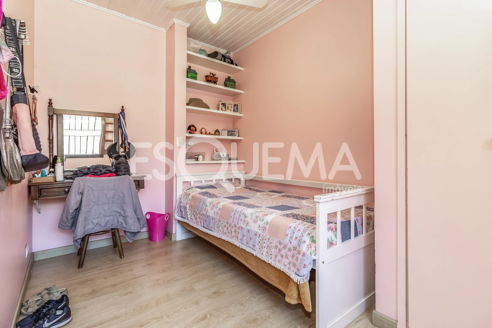 Casa com ares de campo em localização tranquila - Imagem 11
