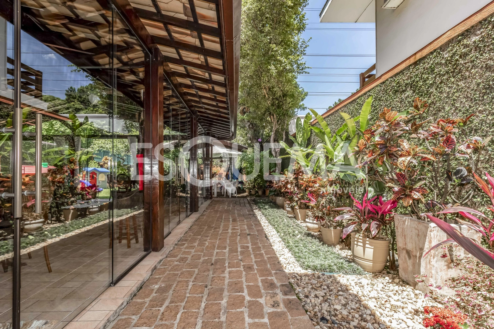 Casa com ares de campo em localização tranquila - Imagem 15