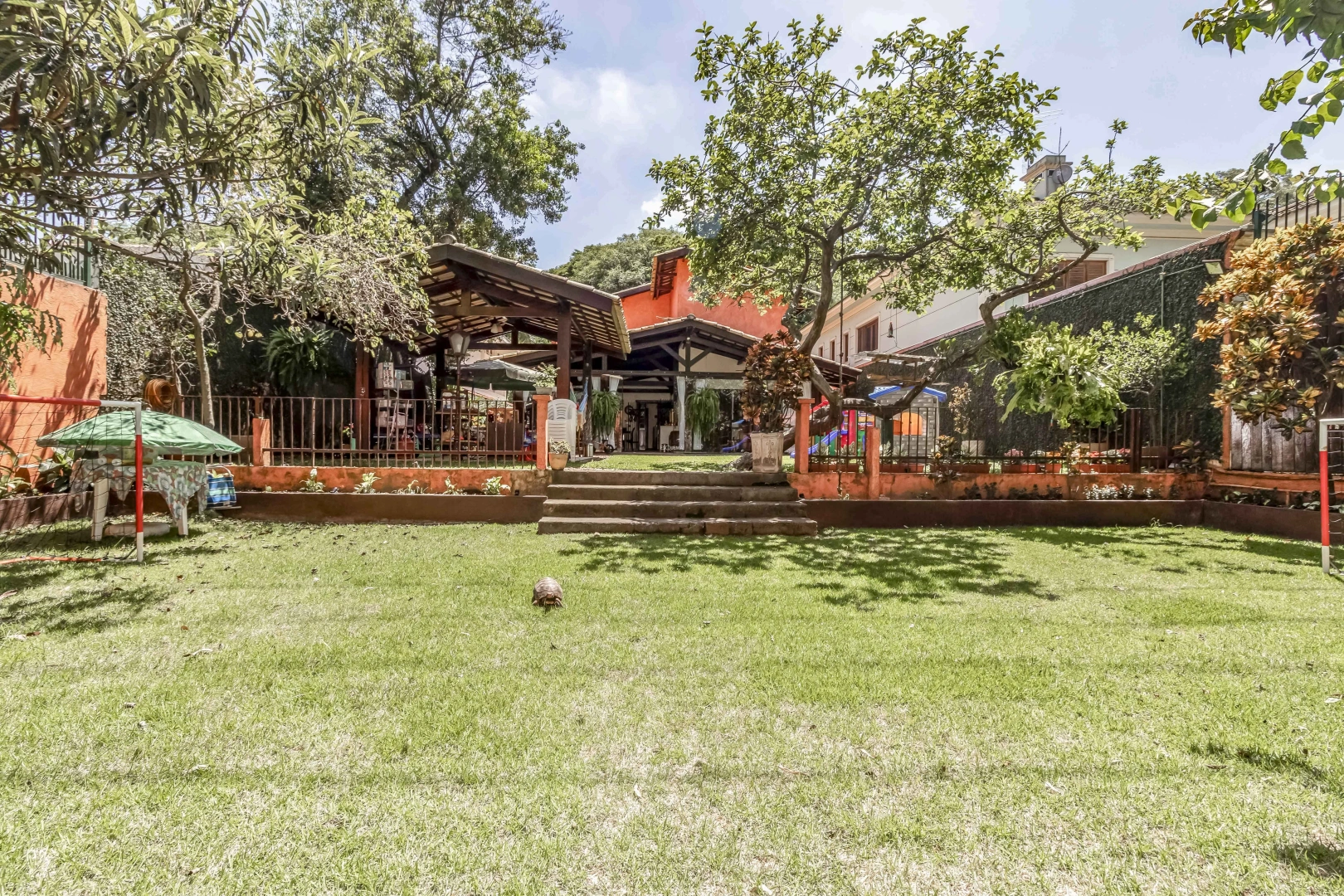 Casa com ares de campo em localização tranquila - Imagem 1
