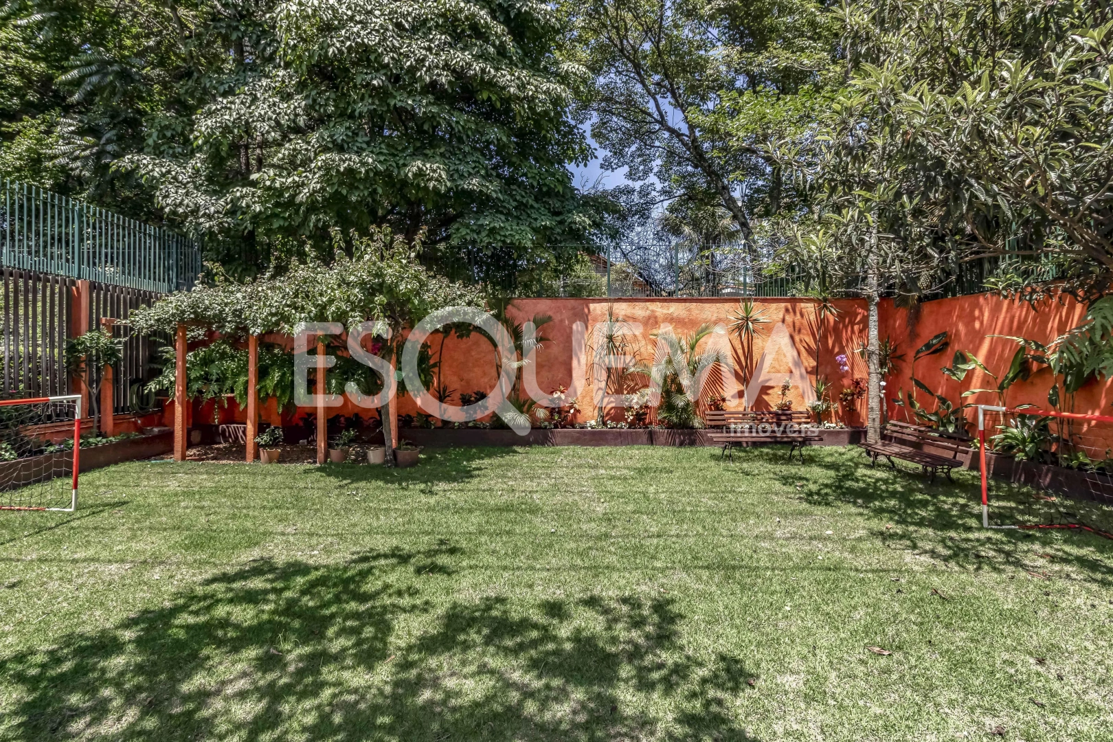 Casa com ares de campo em localização tranquila - Imagem 2