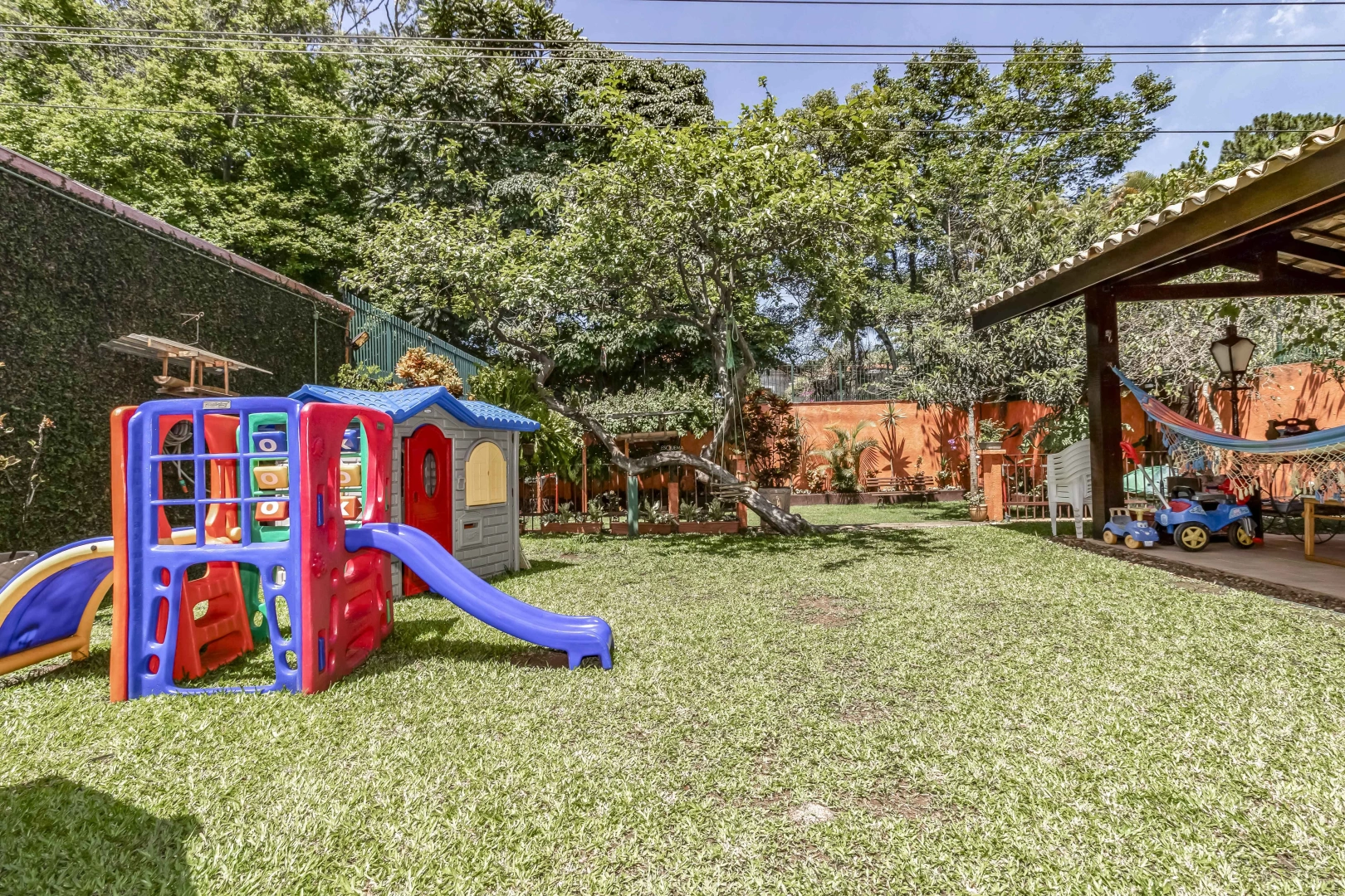 Casa com ares de campo em localização tranquila - Imagem 4