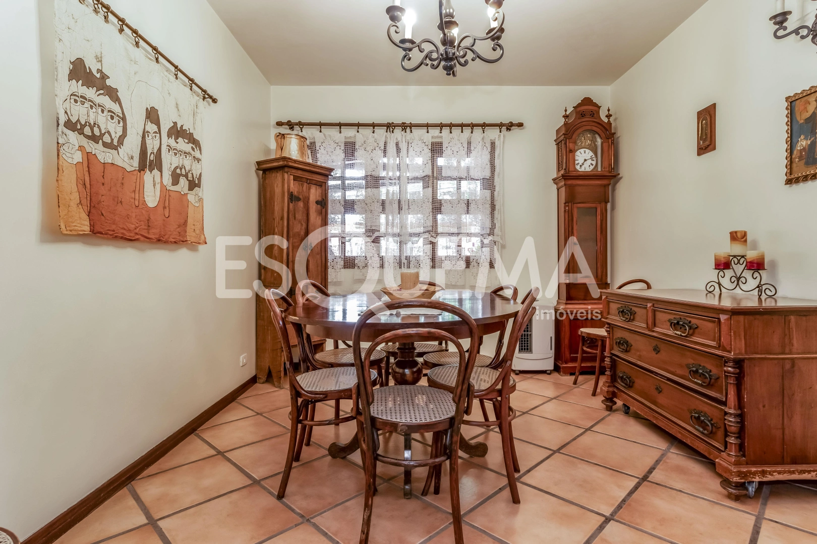 Casa com ares de campo em localização tranquila - Imagem 8