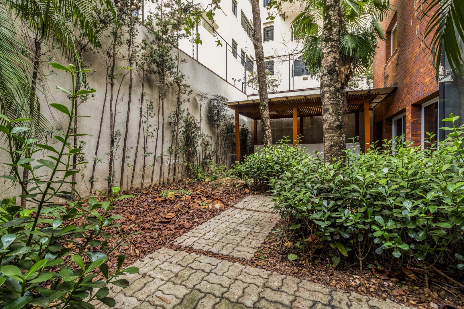 Imóvel moderno em uma das melhores ruas do bairro - Imagem 2