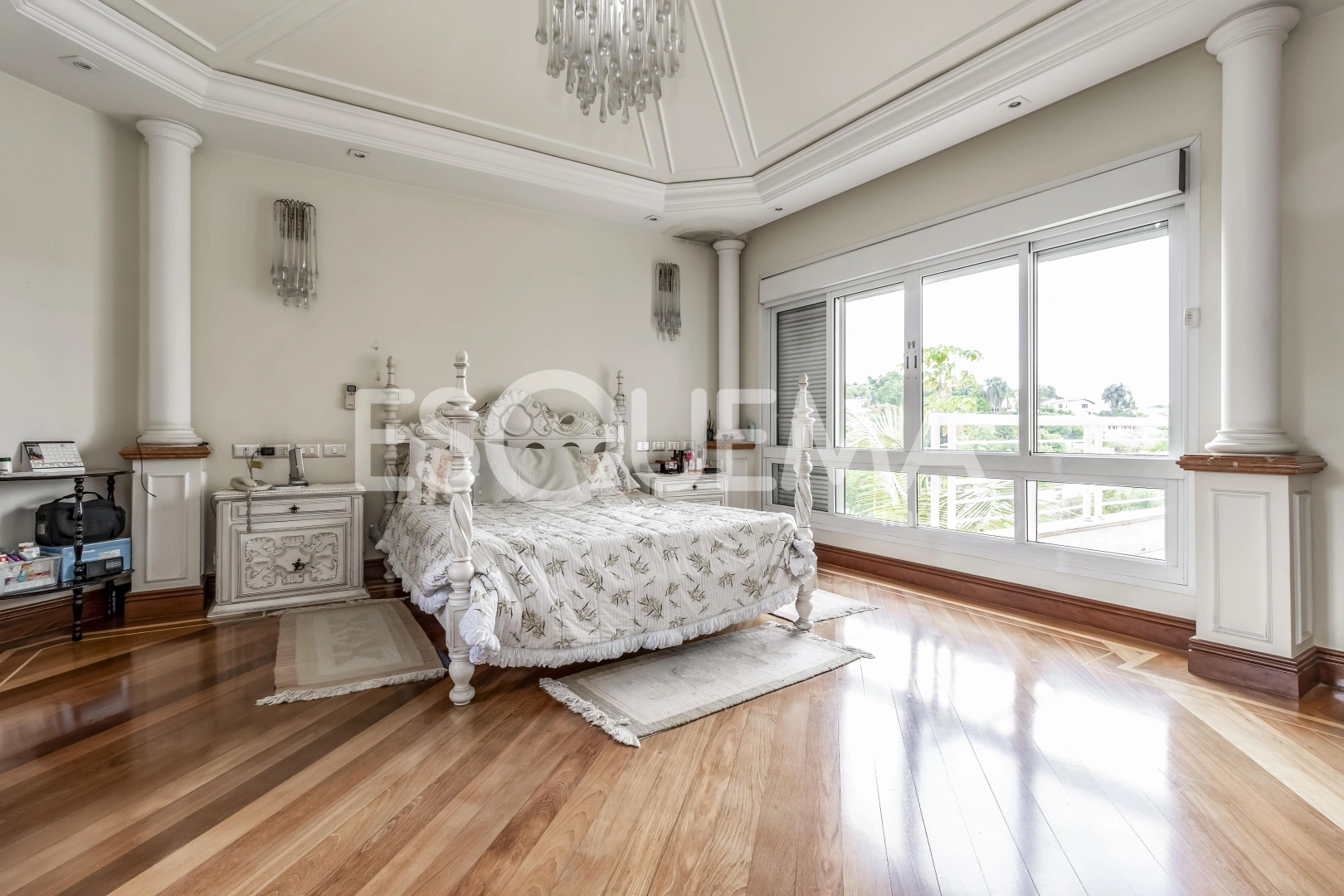 Casa com quadra de tênis em rua fechada - Imagem 11