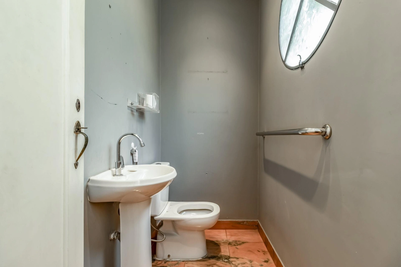 Casa em localização arborizada - Imagem 12