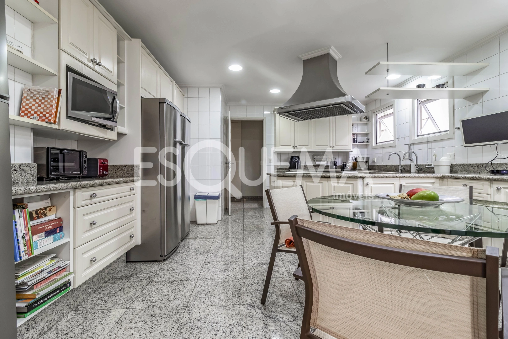 Casa reformada em rua tranquila e segura - Imagem 10