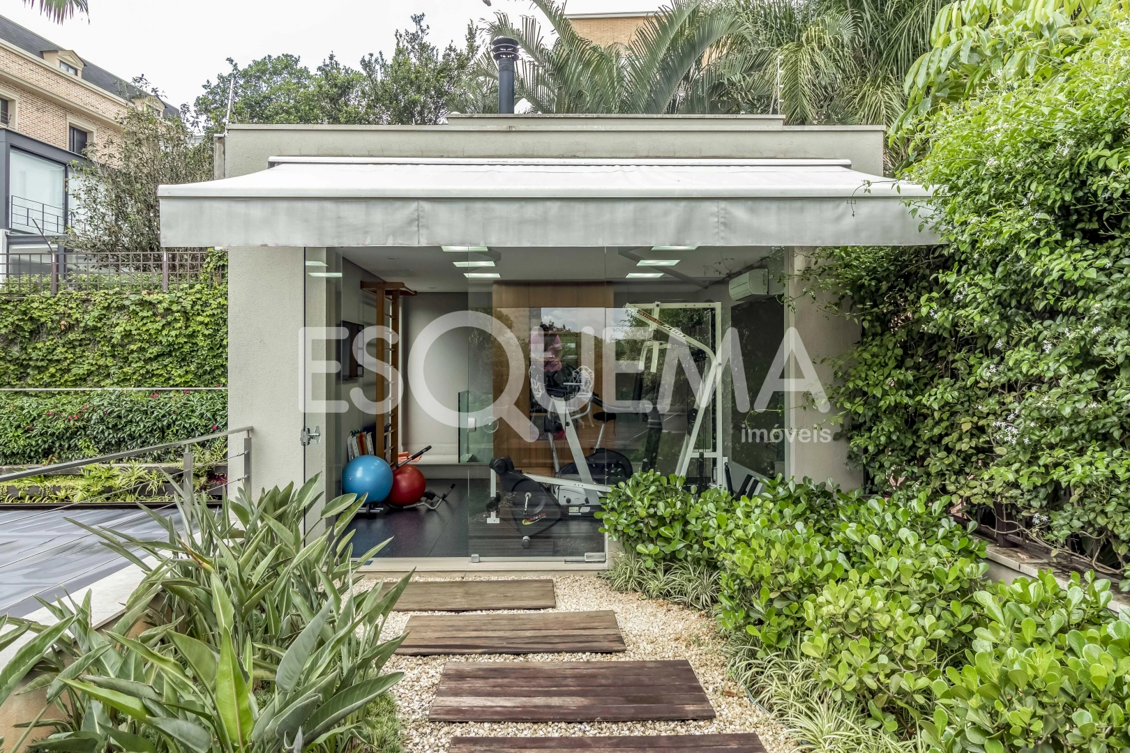 Casa reformada em rua tranquila e segura - Imagem 13