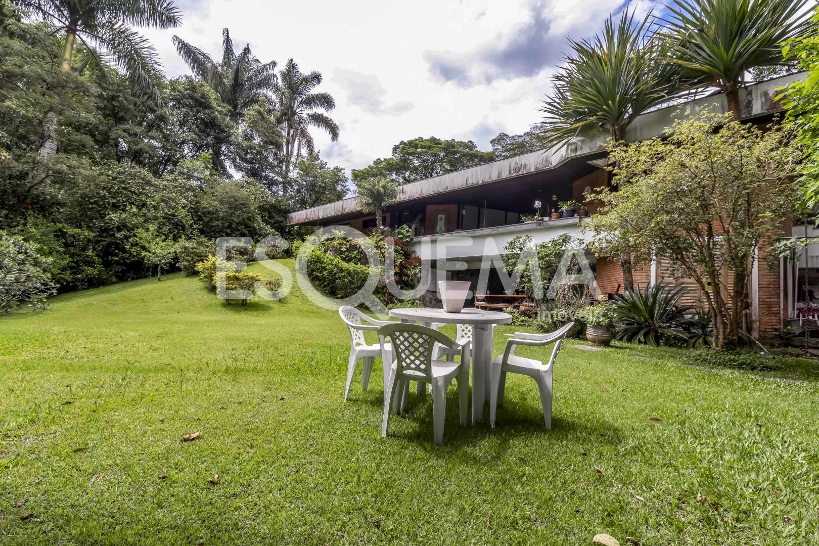 Casa com vista para o verde em rua fechada - Imagem 4