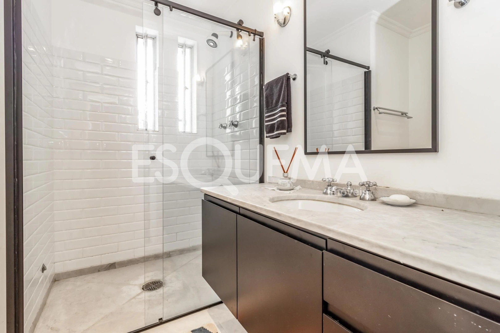 Casa reformada com vista privilegiada - Imagem 11