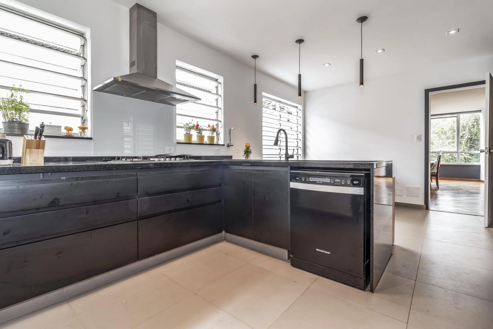 Casa reformada com vista privilegiada - Imagem 9