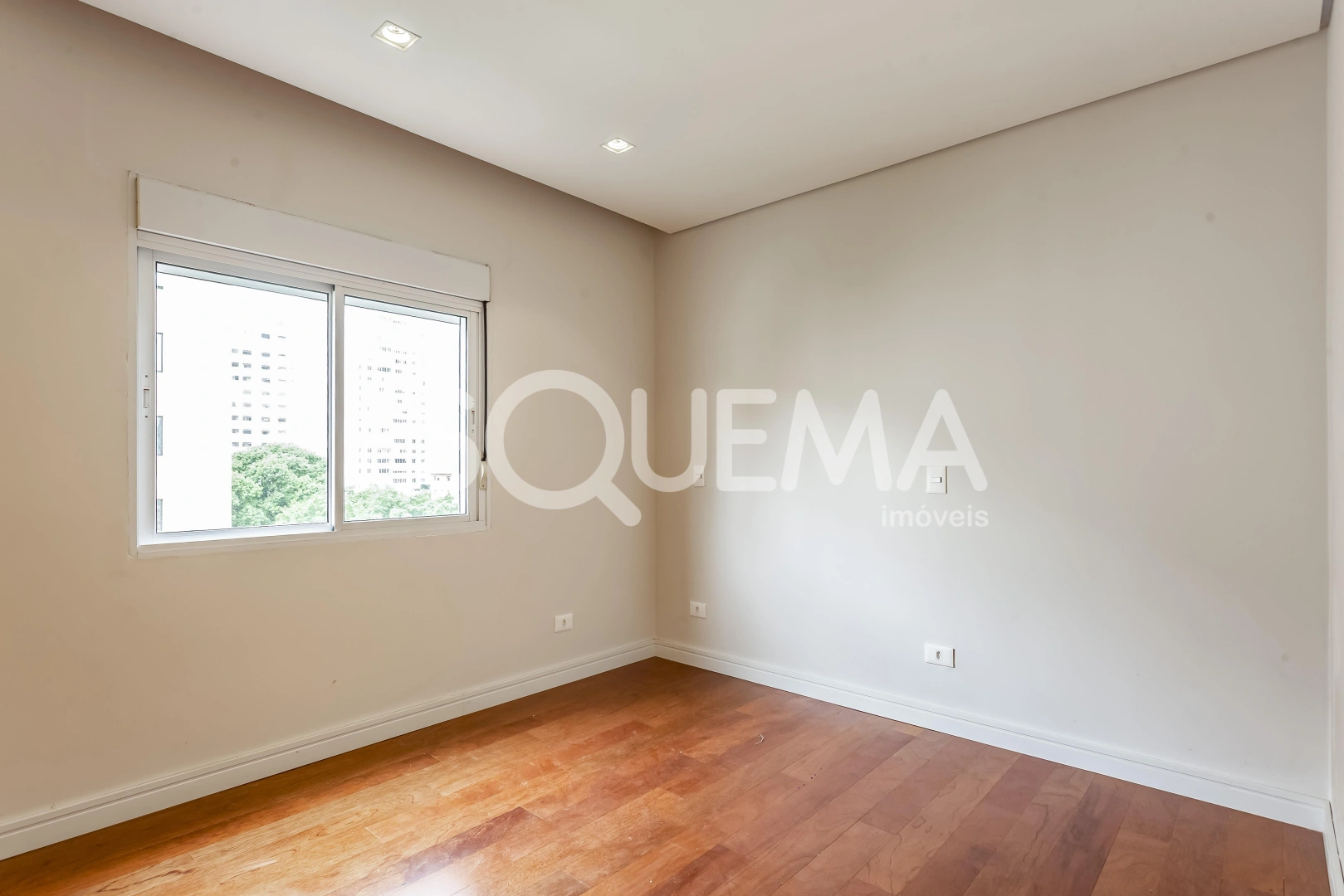 Apartamento amplo e moderno - Imagem 11