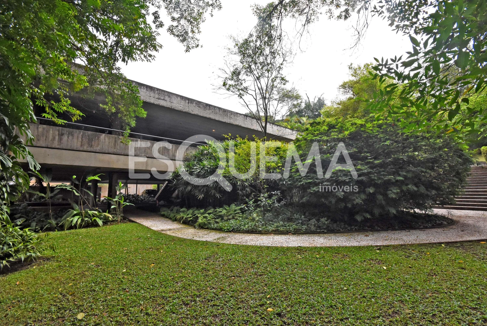 Casa em localização nobre - Imagem 1