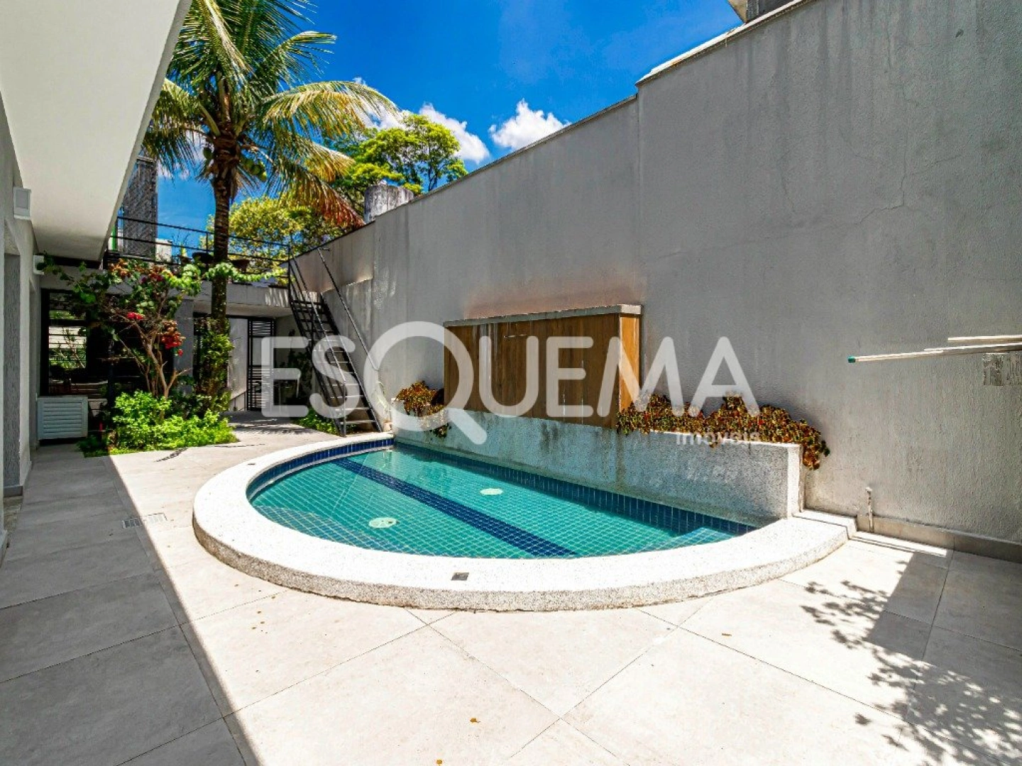 Casa contemporânea reformada com lazer completo e segurança - Imagem 11