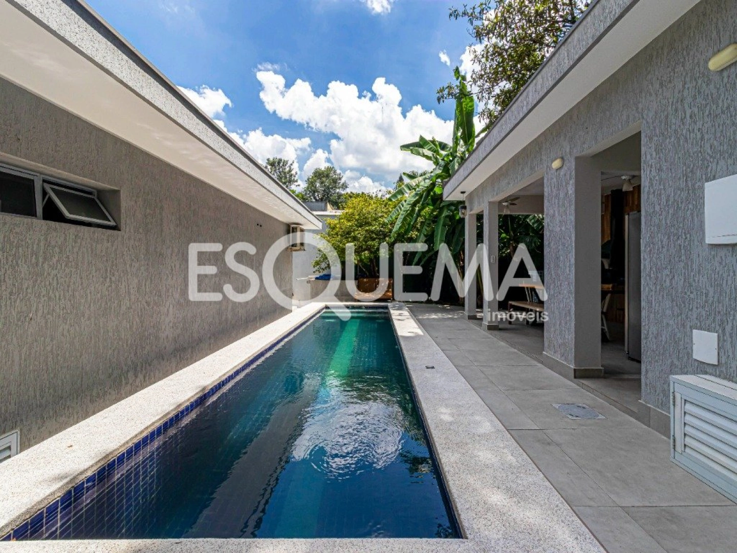 Casa contemporânea reformada com lazer completo e segurança - Imagem 12