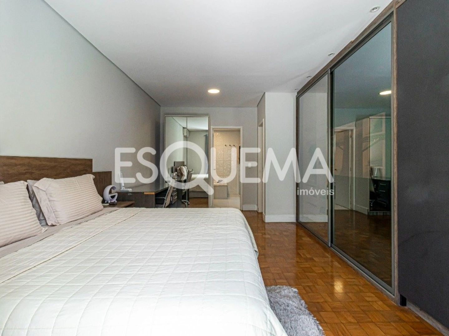Casa contemporânea reformada com lazer completo e segurança - Imagem 14