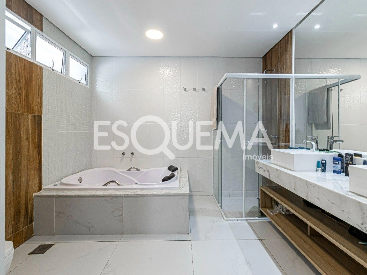 Casa contemporânea reformada com lazer completo e segurança - Imagem 15