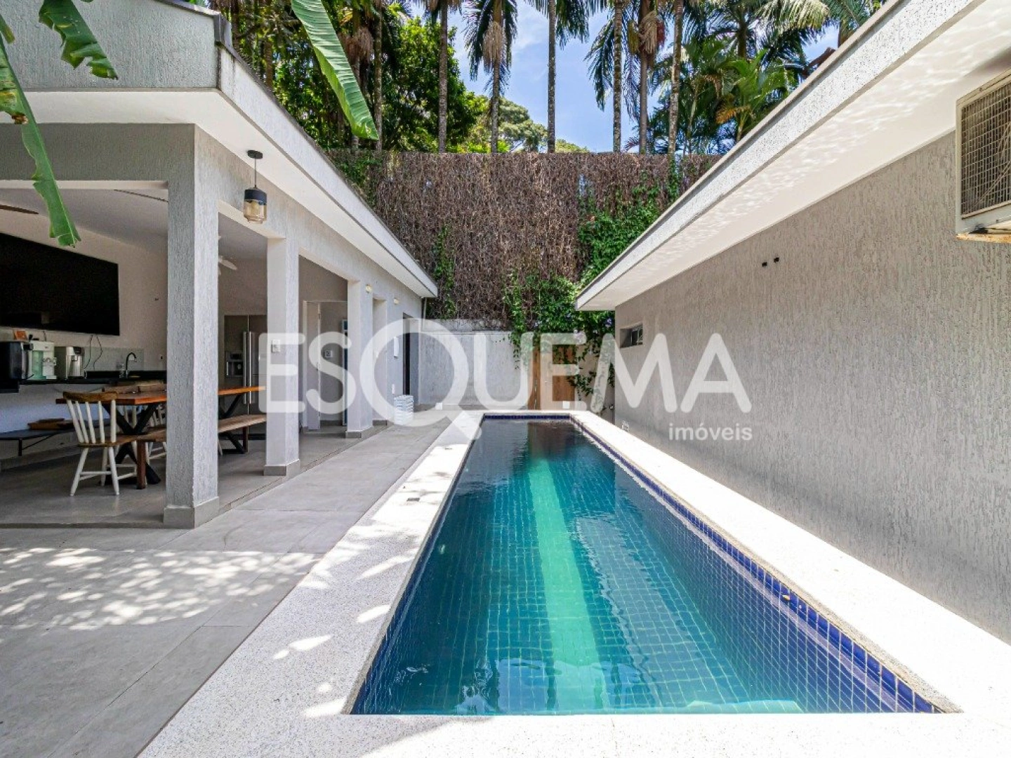 Casa contemporânea reformada com lazer completo e segurança - Imagem 1