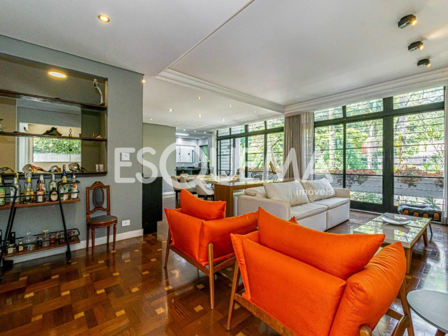 Casa contemporânea reformada com lazer completo e segurança - Imagem 2