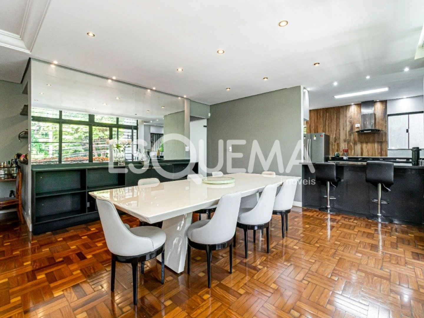 Casa contemporânea reformada com lazer completo e segurança - Imagem 4