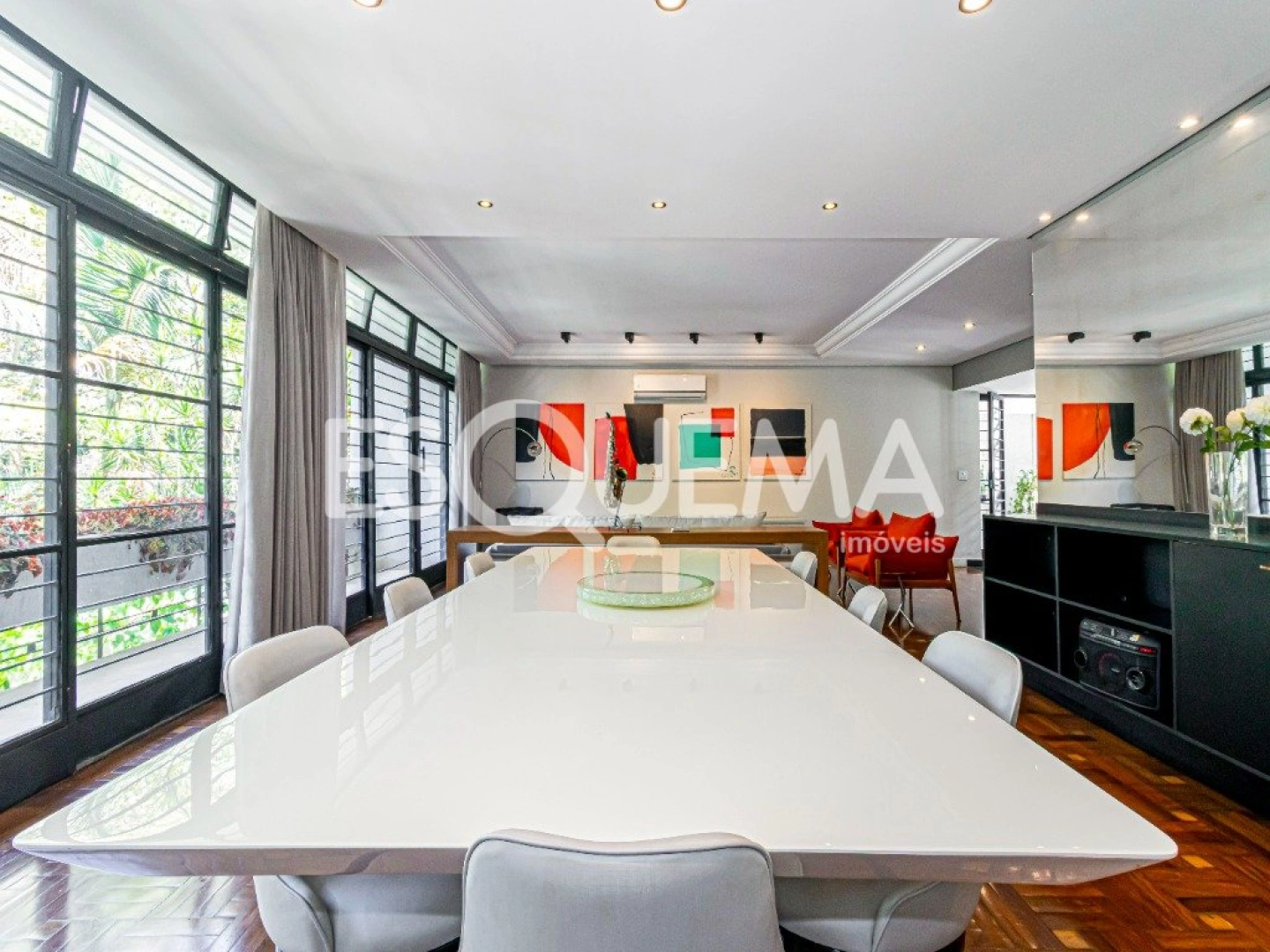 Casa contemporânea reformada com lazer completo e segurança - Imagem 5