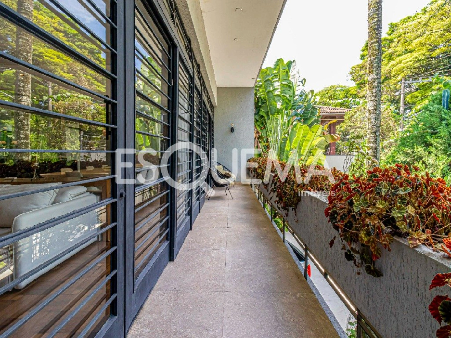 Casa contemporânea reformada com lazer completo e segurança - Imagem 6