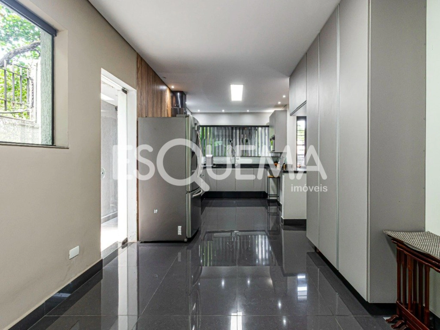 Casa contemporânea reformada com lazer completo e segurança - Imagem 8