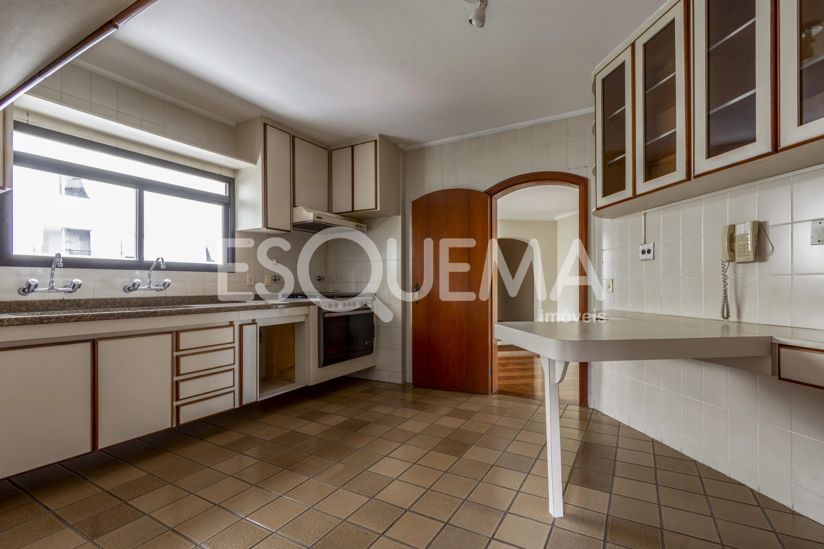 Apartamento amplo e iluminado em localização privilegiada - Imagem 10