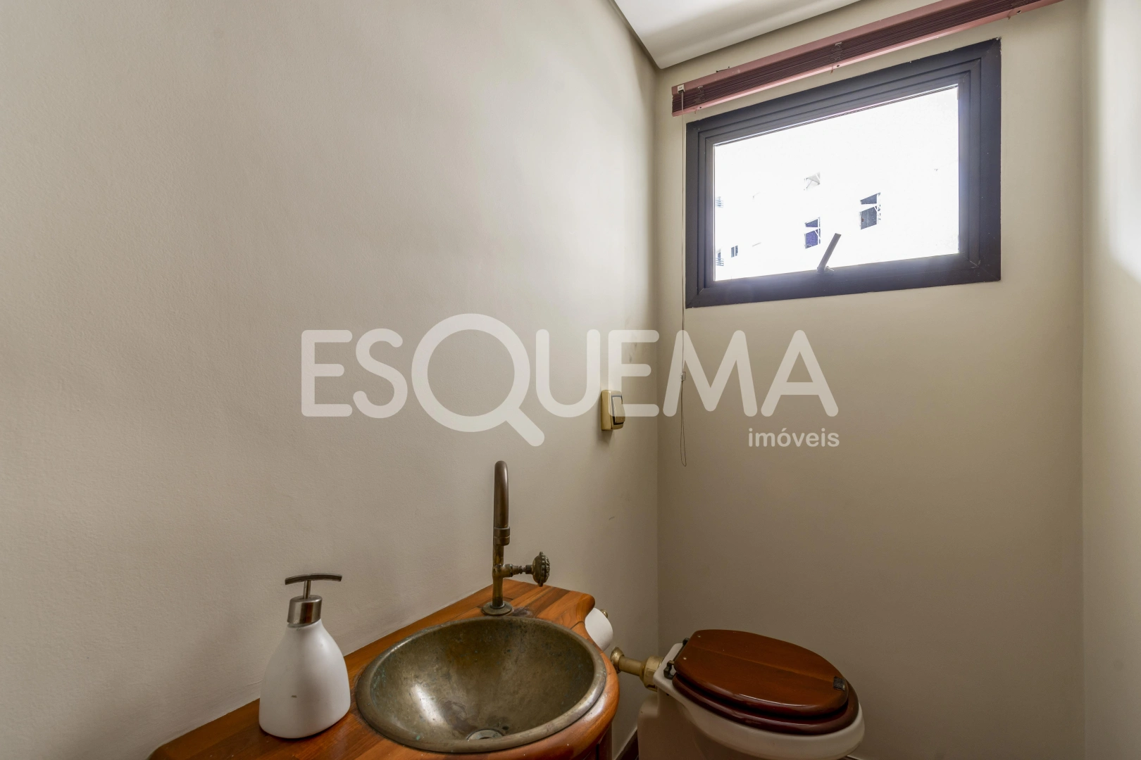 Apartamento amplo e iluminado em localização privilegiada - Imagem 12