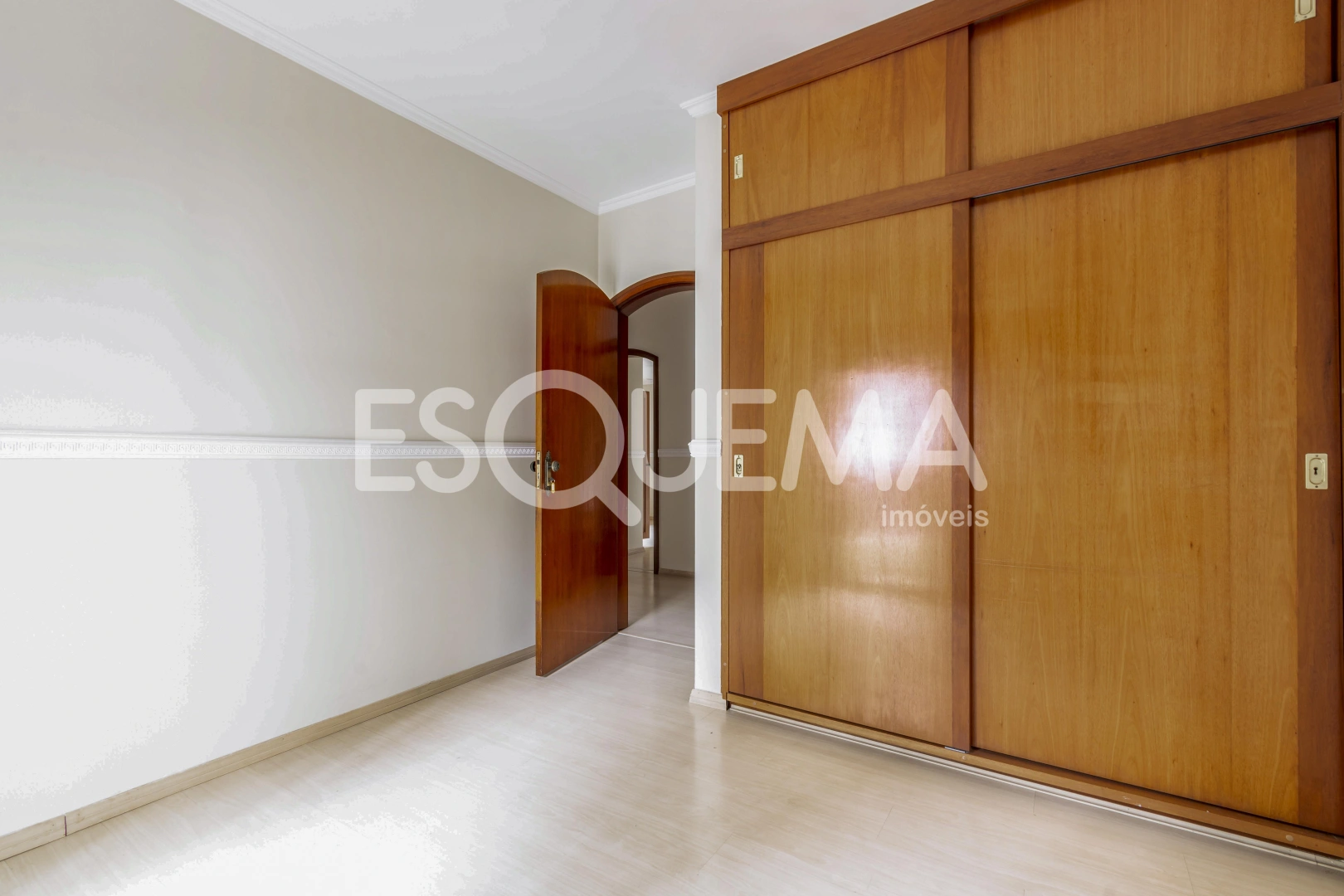 Apartamento amplo e iluminado em localização privilegiada - Imagem 13