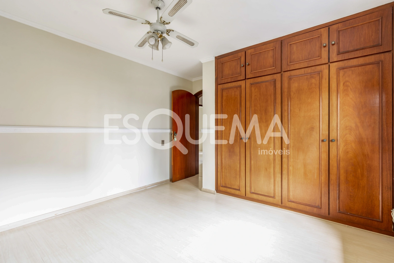 Apartamento amplo e iluminado em localização privilegiada - Imagem 14