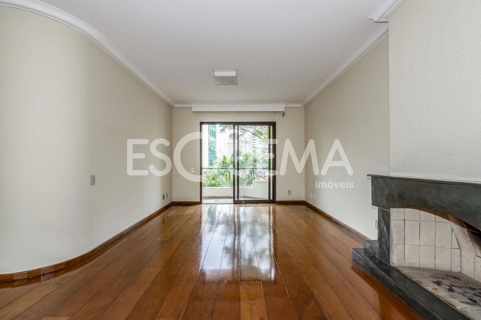 Apartamento amplo e iluminado em localização privilegiada - Imagem 2