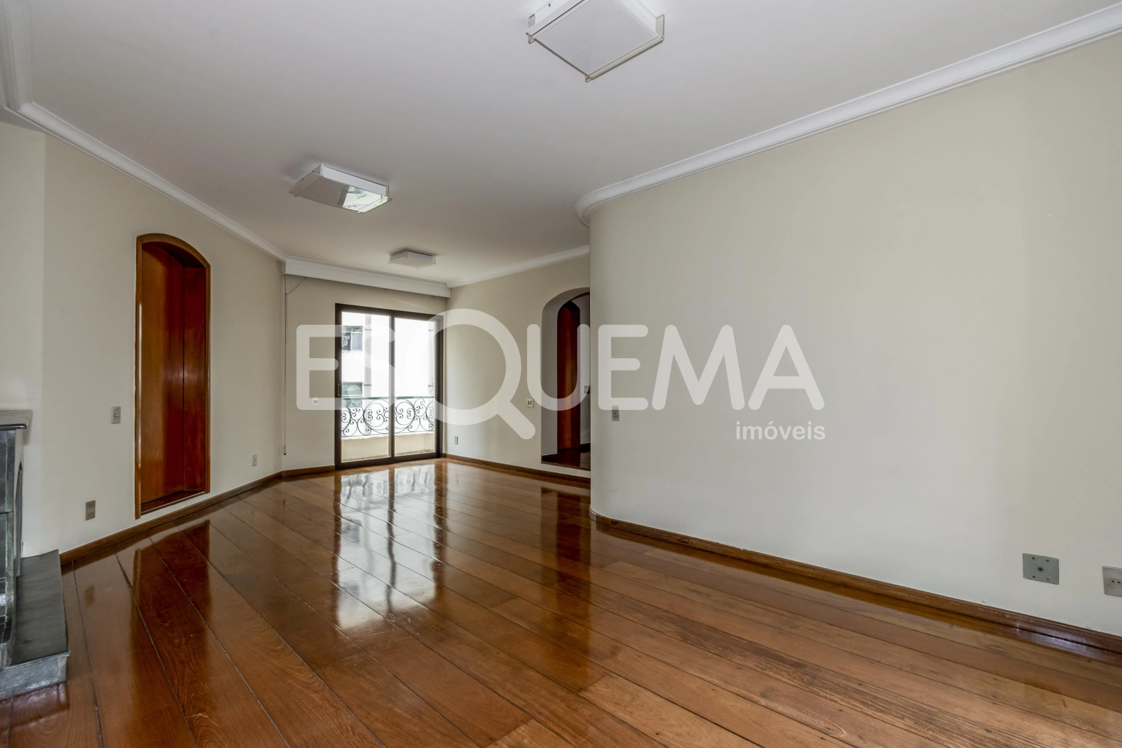 Apartamento amplo e iluminado em localização privilegiada - Imagem 3