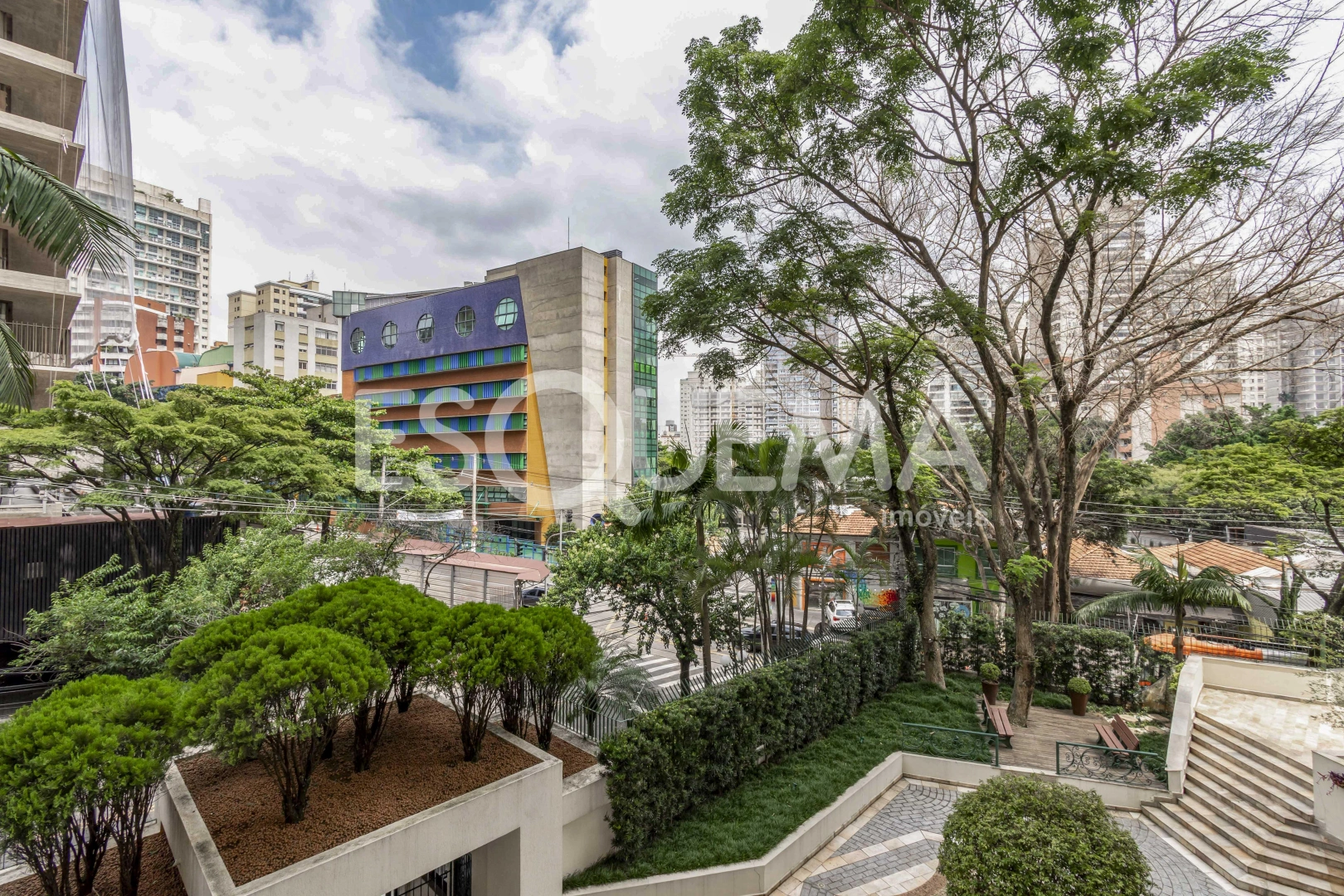 Apartamento amplo e iluminado em localização privilegiada - Imagem 6
