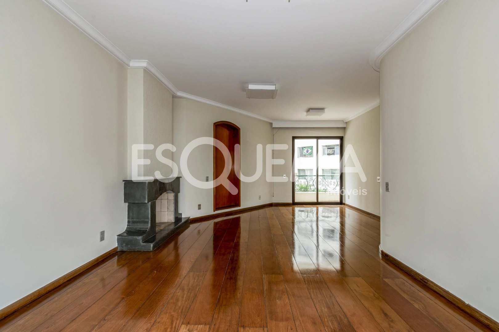 Apartamento amplo e iluminado em localização privilegiada - Imagem 7