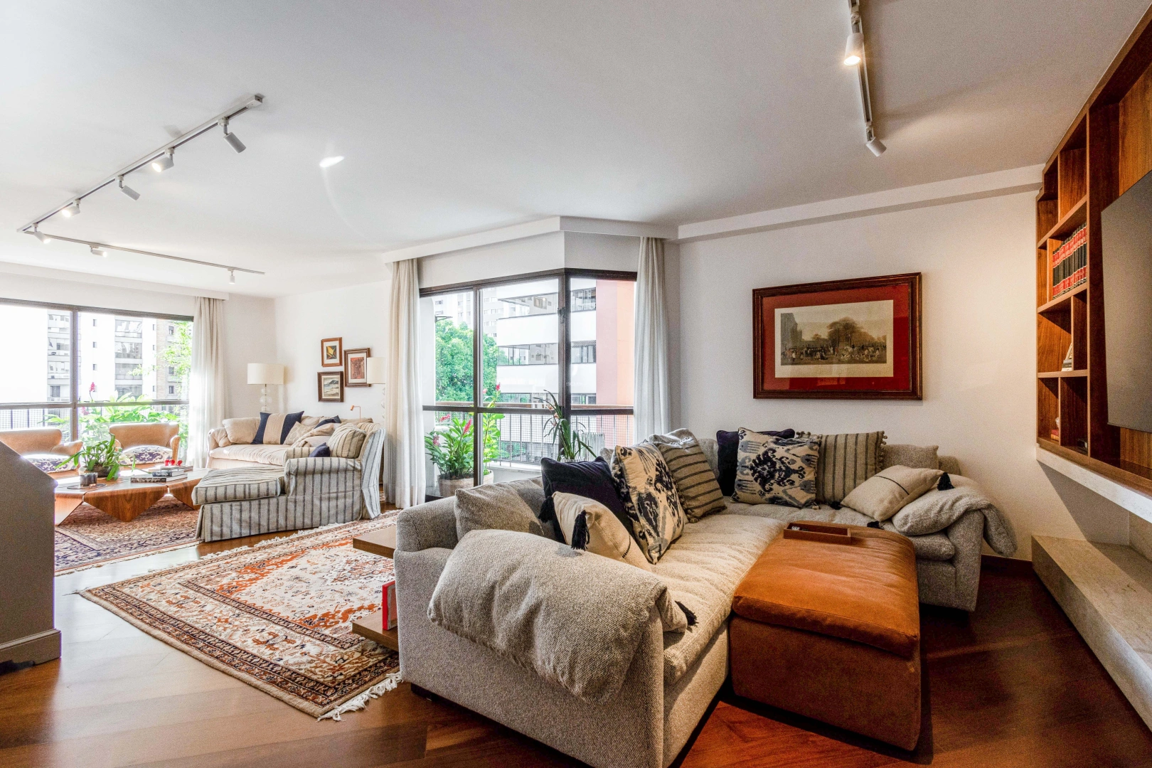 Apartamento recém-reformado com planta espaçosa - Imagem 1