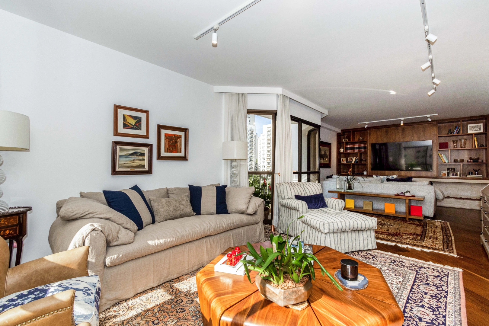Apartamento recém-reformado com planta espaçosa - Imagem 4