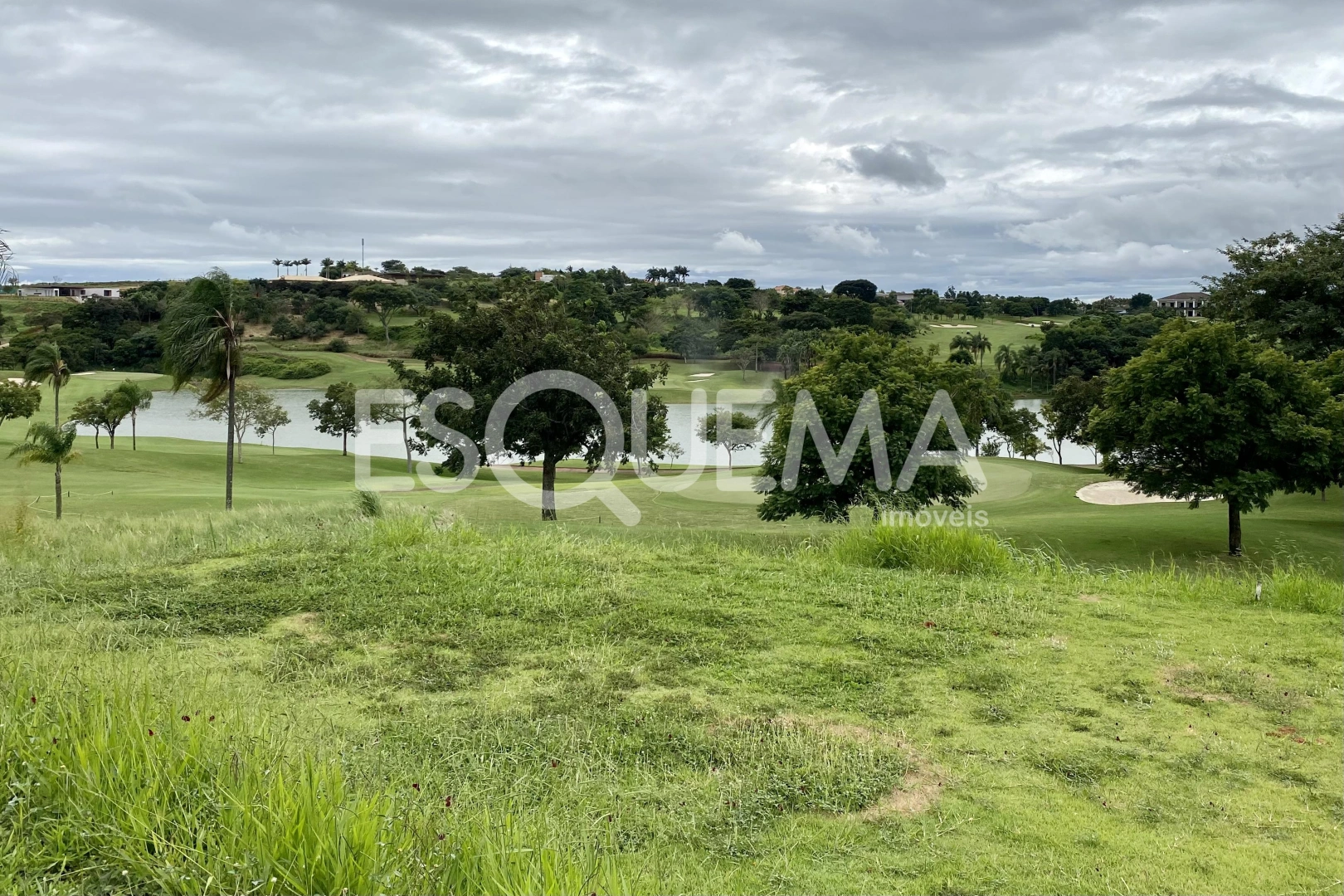 Amplo terreno com título da Praia da Gama - Imagem 2