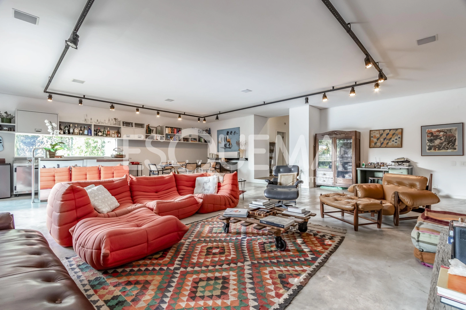 Casa térrea, com projeto moderno e localização privilegiada - Imagem 10