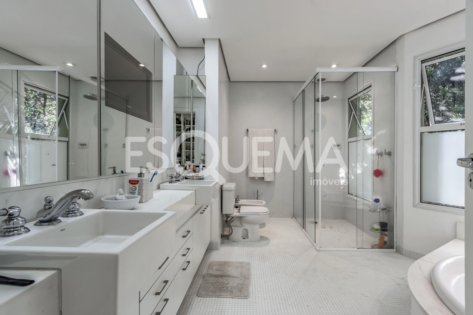 Casa térrea, com projeto moderno e localização privilegiada - Imagem 13