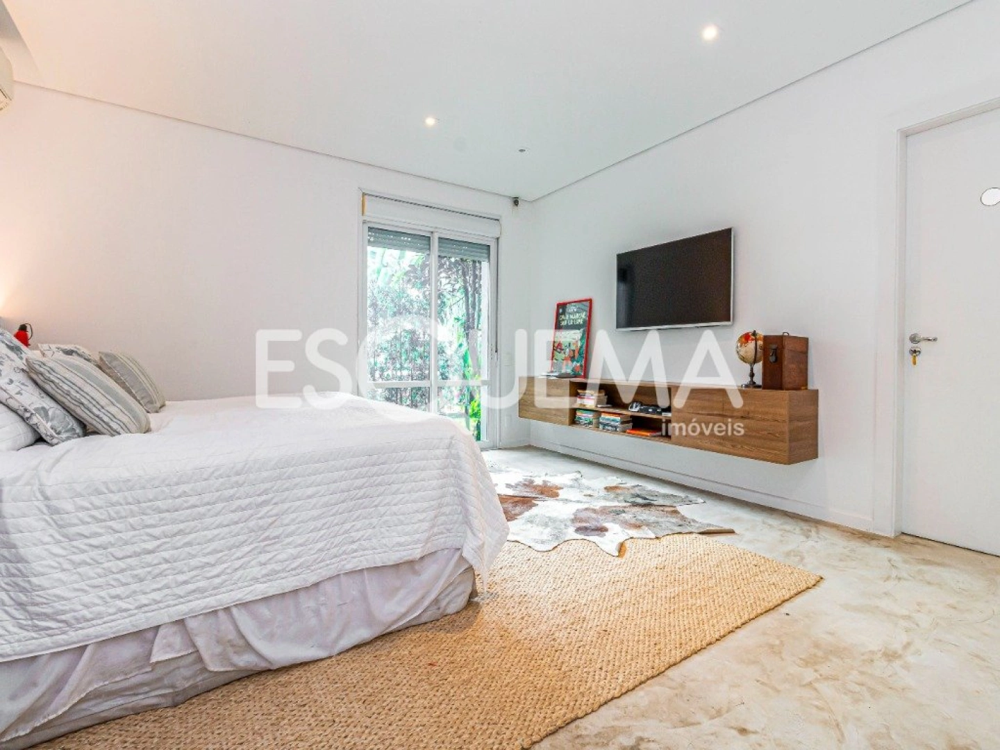 Casa térrea, com projeto moderno e localização privilegiada - Imagem 15