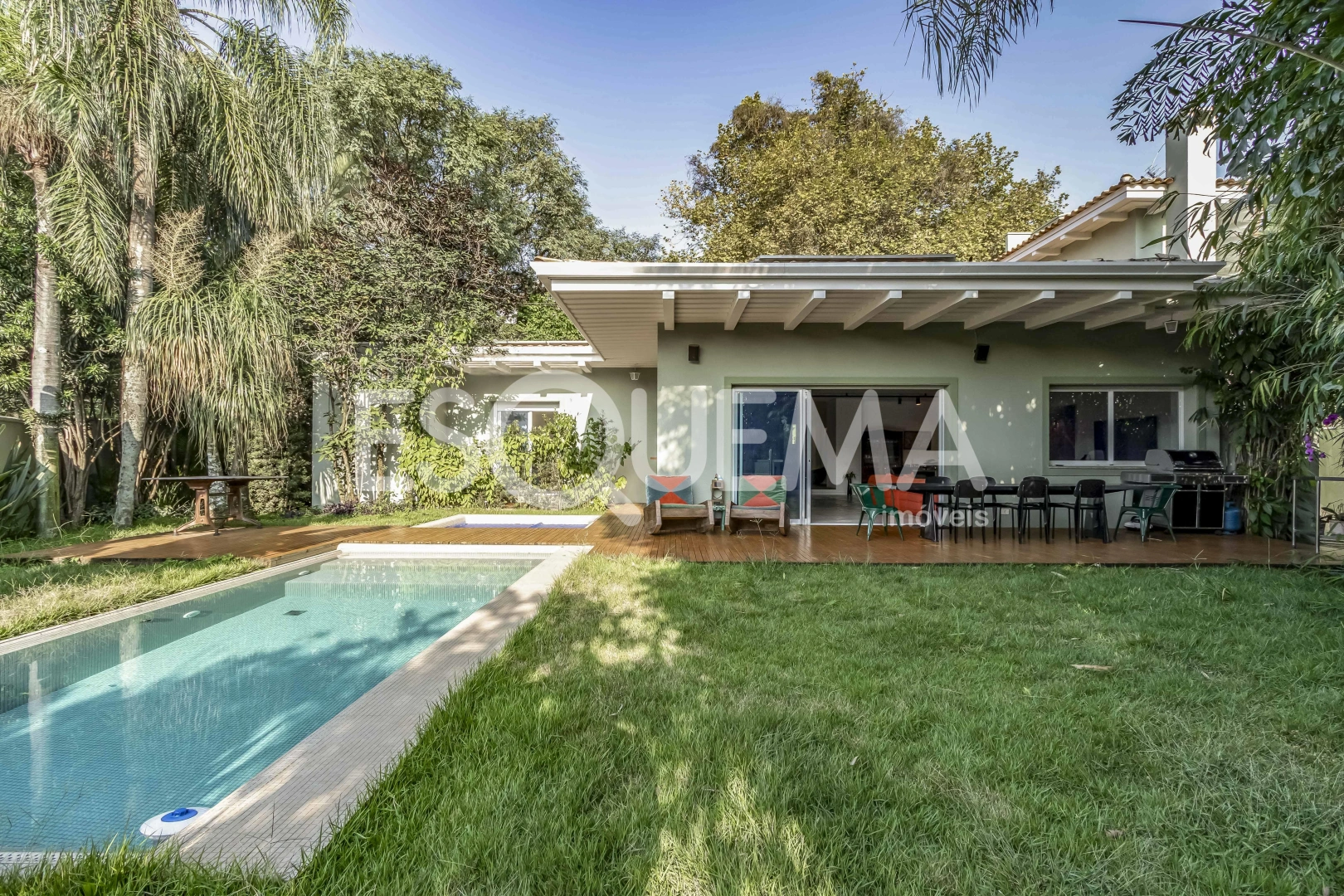 Casa térrea, com projeto moderno e localização privilegiada - Imagem 1