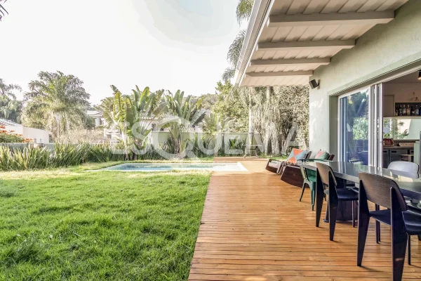 Casa térrea, com projeto moderno e localização privilegiada